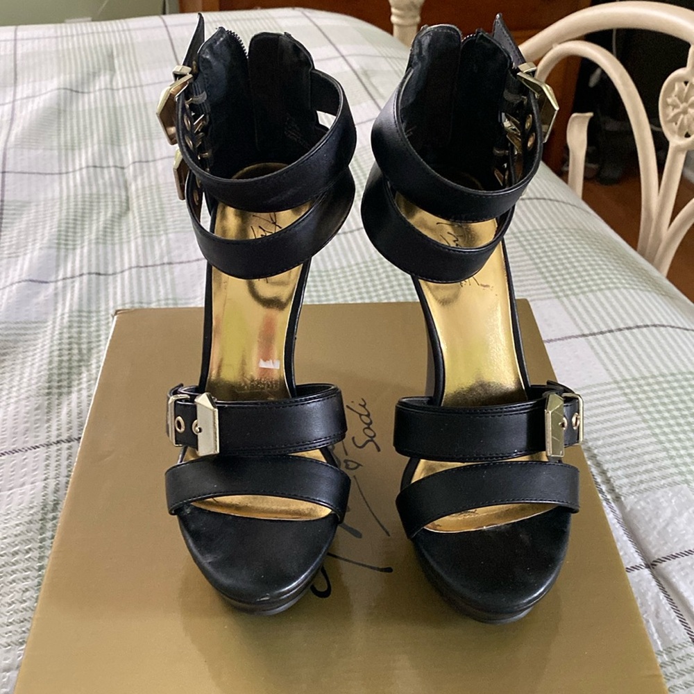 Never worn black wedges